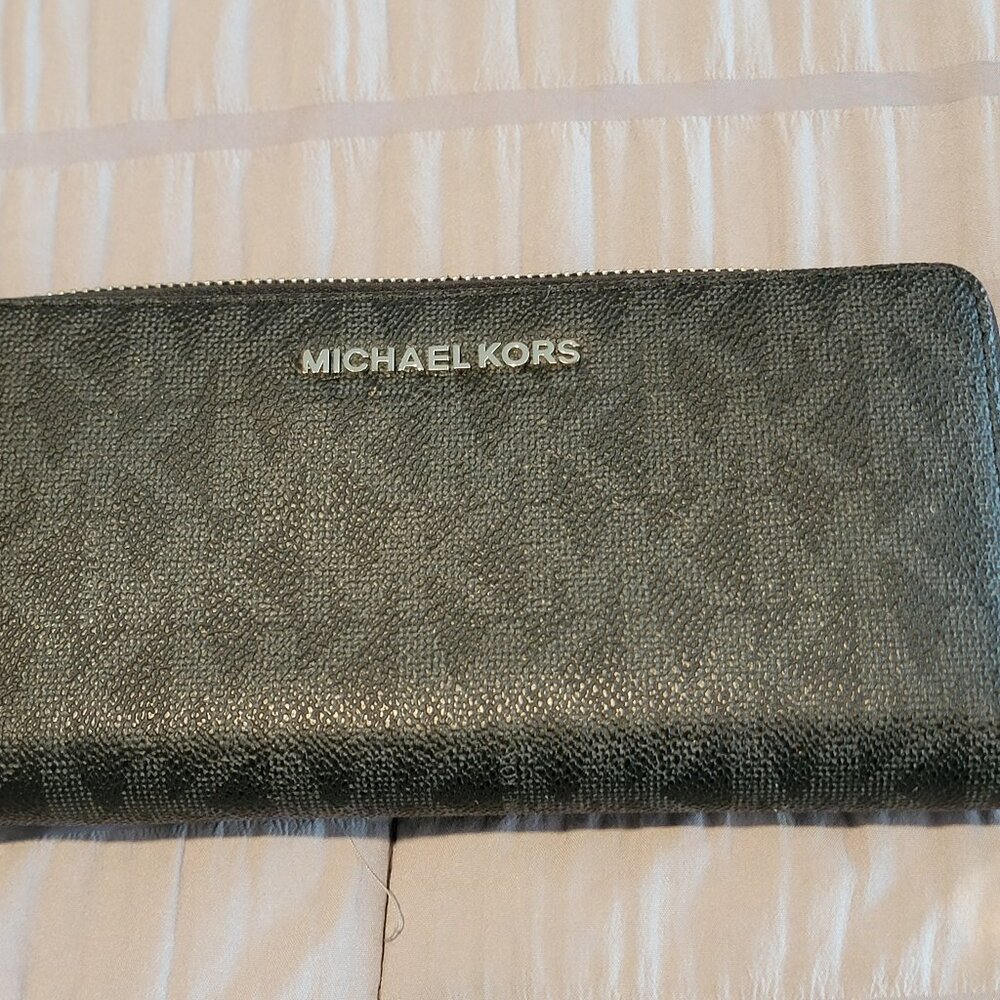 Michael Kors Jet Set Travel Continental Wallet